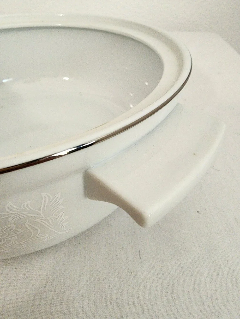 Crown Victoria Porcelain 2 Quart Round Covered Cassorole Dish Discontinued